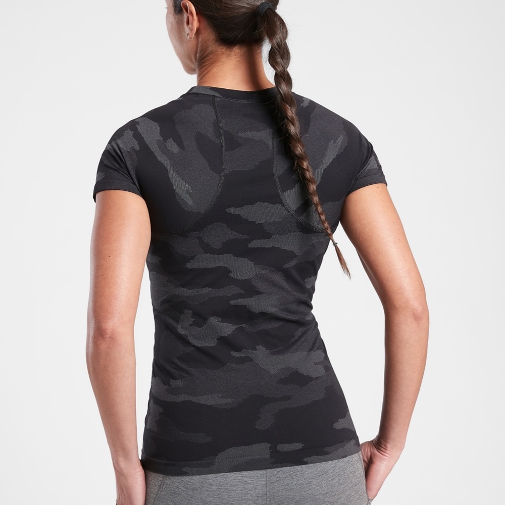 Momentum Seamless Camo Tee - Picture 2 of 4